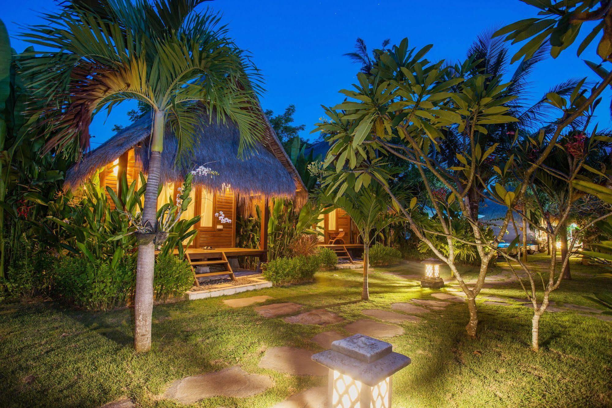 TS Hut Lembongan Hotel Bagian luar foto